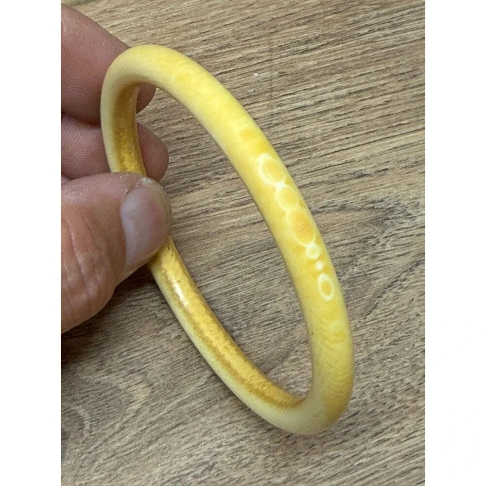 Off-White Bakelite Bangle Bracelet 1940's Vintage